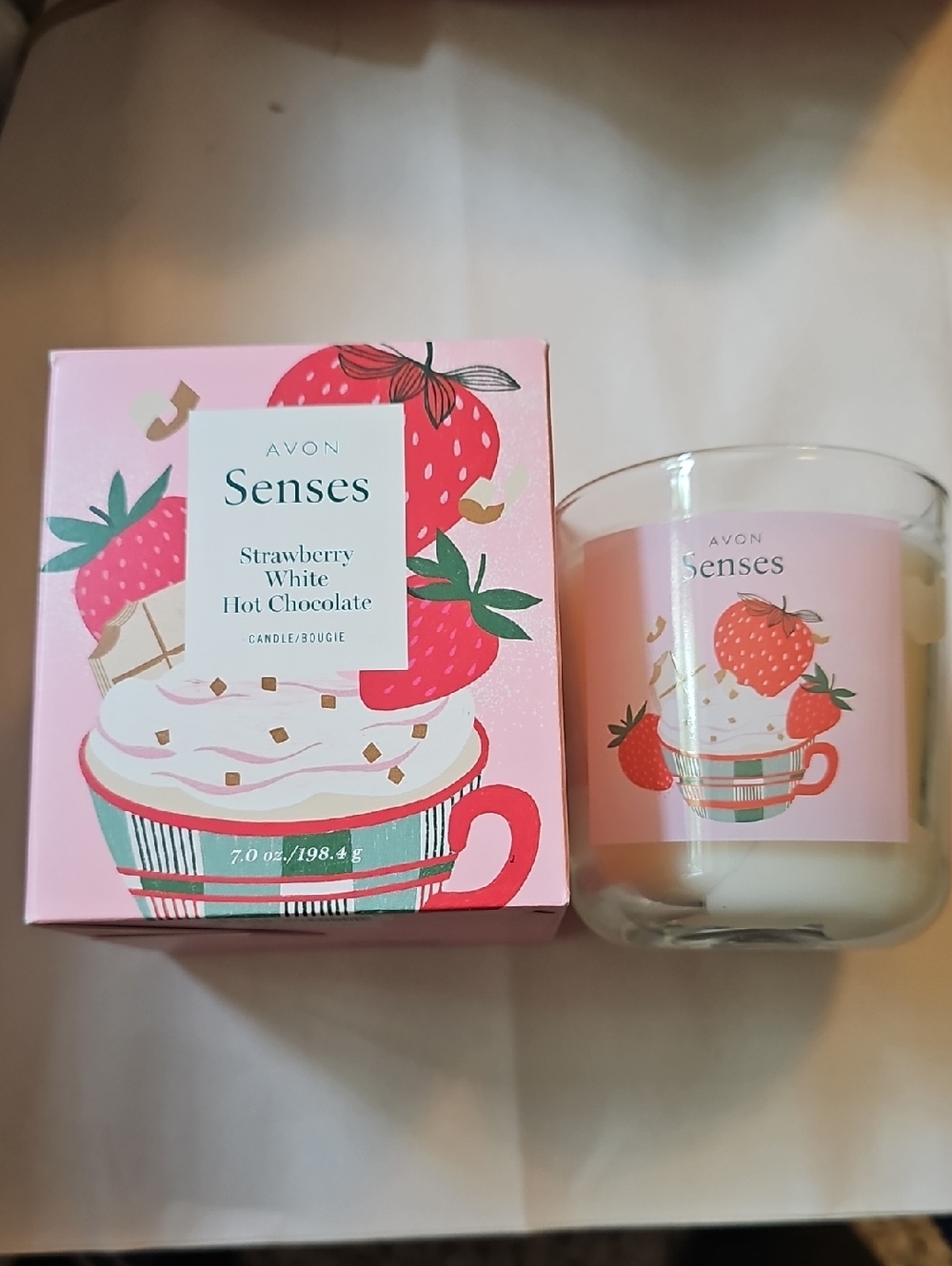 Avon Senses Strawberry White Hot Chocolate Scented Candle. New with original box